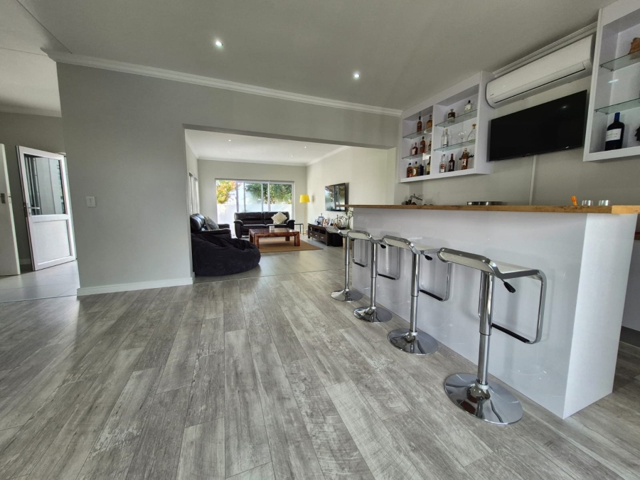 3 Bedroom Property for Sale in Sunningdale Western Cape